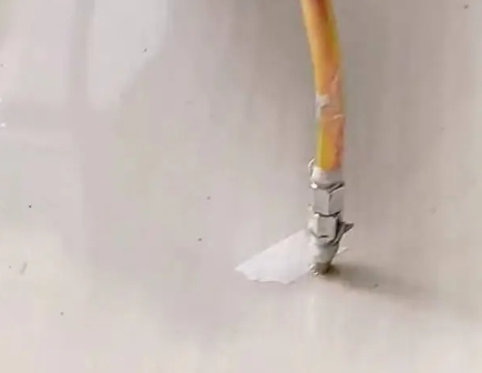 康马瓷砖空鼓维修公司专业解答在瓷砖铺贴过程中，如果使用的砂料过粗（如全部使用了粗砂），可能会导致以下问题